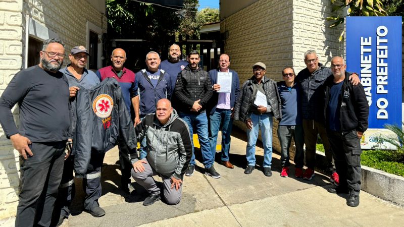 Sindicato e Motoristas do SAMU realizam passeata ao Gabinete do Prefeito para pedir respostas de demandas