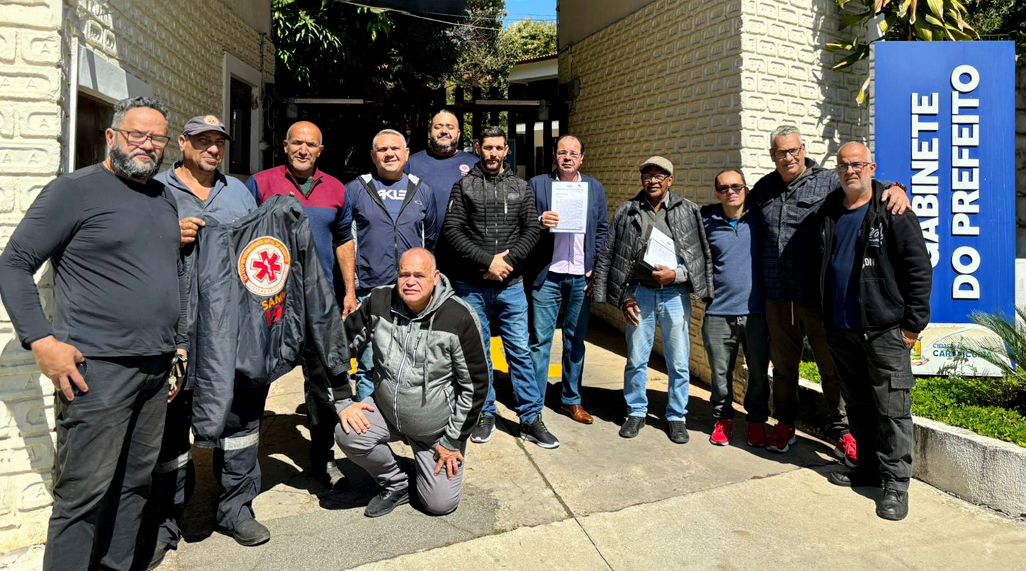 Sindicato e Motoristas do SAMU realizam passeata ao Gabinete do Prefeito para pedir respostas de demandas