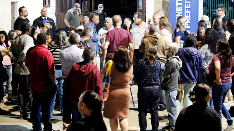 Servidores de Carapicuíba mostram sua indignação contra demissões arbitrárias. NÃO VÃO CALAR A NOSSA VOZ!