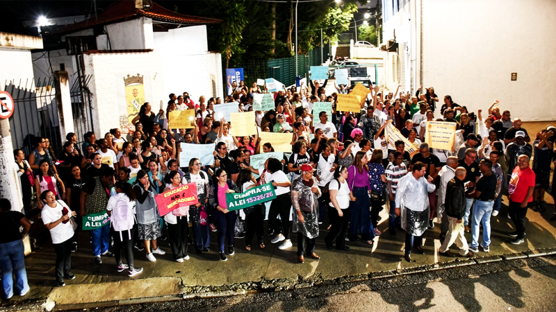 Servidores estão estado de greve | Categoria leva indignação para as ruas e cobra respeito e reajuste salarial
